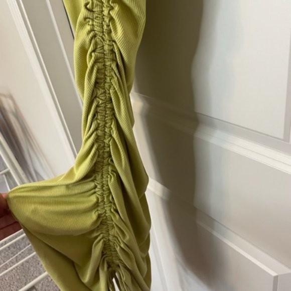 Illa Illa‎ - Ruched Ribbed Bodycon Midi Dress - Picture 5 of 6